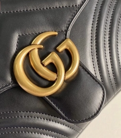 Bolsa Gucci Marmont Top Handle Preta Média Italiana na internet