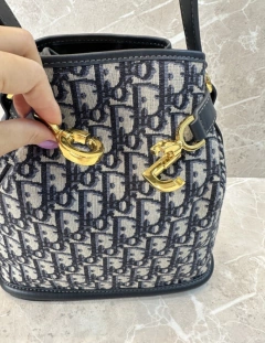 Bolsa Dior C’est Média Azul Italiana na internet