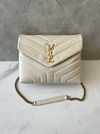 Bolsa YSL Loulou Pequena Off-White/Dourada Italiana