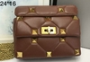 Bolsa VLTN Roman Stud Marrom Italiana