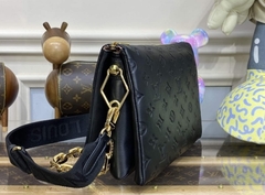 Bolsa Louis Vuitton Coussin PM Preta Italiana na internet