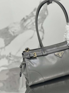 Bolsa Prada Cinza Italiana na internet