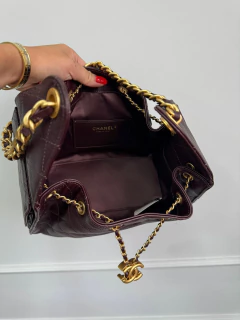 Bolsa Chanel 25 Pequena Vinho Italiana - Romaly Grifes