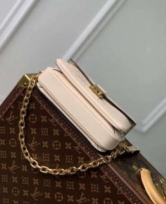 Bolsa Louis Vuitton Metis East West Bege Italiana