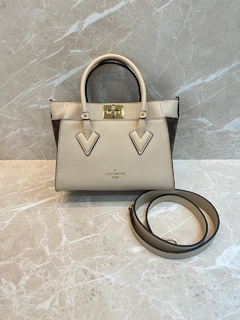 Bolsa Louis Vuitton On My Side PM Italiana na internet