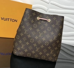 Imagem do Bolsa Louis Vuitton Neonoé Rosa Bebê Monogram Italiana