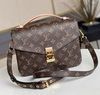 Bolsa Louis Vuitton Metis Pochette Monogram Italiana