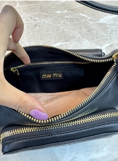 Bolsa De Ombro Miu Miu Preta Italiana - Romaly Grifes Bolsas