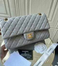 Bolsa Chanel 2.55 Clássica Lambskin Cinza com Dourado Italiana