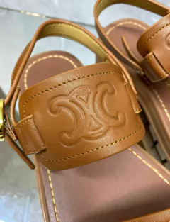 Sandália Papete Celine Clea Triomphe Caramelo Italiana na internet