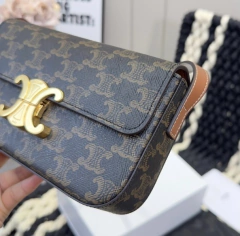 Bolsa Celine Triomphe Italiana na internet