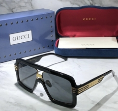 Óculos de Sol Gucci Oversized Quadrado Preto com Dourado Italiana
