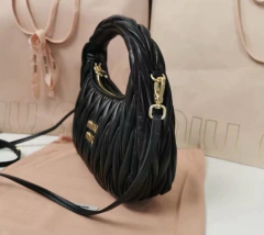 Bolsa Miu Miu Wander Preta Italiana na internet