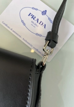 Bolsa Prada Cleo com Aba Preta Italiana - comprar online