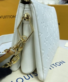 Bolsa Louis Vuitton Coussin PM Branca Italiana - Romaly Grifes