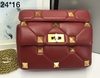 Bolsa VLTN Roman Stud Vermelha Italiana
