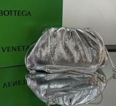 Bolsa Bottega Veneta The Pouch 20 Pequena Verde Metalizada Italiana