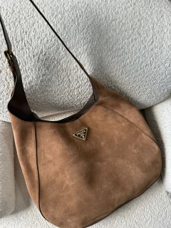Bolsa Prada De Ombro Média Em Camurça Italiana - comprar online