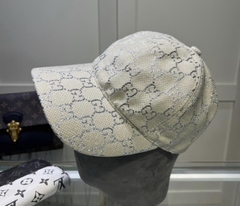 Boné Gucci Tela GG Off White e Prata Italiana