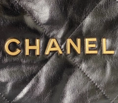Bolsa Chanel 22 Preta com Dourado Média Italiana - comprar online