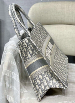 Bolsa Dior Book Tote Oblique Cinza Italiana - Romaly Grifes