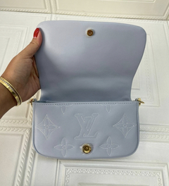 Imagem do Carteira Louis Vuitton On Strap Bubblegram Azul Italiana