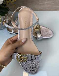 Sandália Rasteira Gucci Couro Prateado Double G Italiana - comprar online