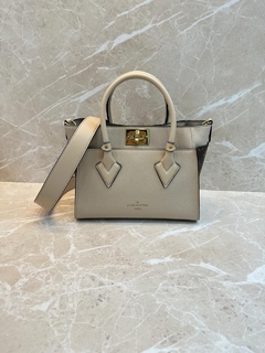 Bolsa Louis Vuitton On My Side PM Italiana - comprar online