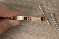Pulseira Bracelete Cartier Love Médio Italiana - Romaly Grifes Bolsas