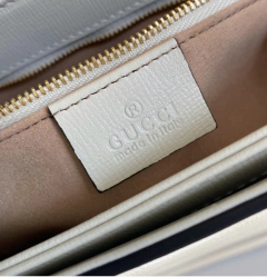 Bolsa Gucci Horsebit 1955 Pequena Transversal Branca Italiana na internet
