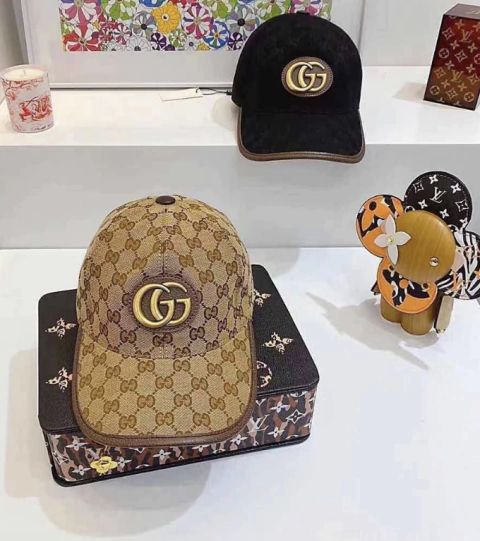 Boné Gucci GG Marmont Duas Cores Italiana