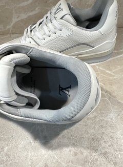 Tênis Louis Vuitton Trainer Branco E Cinza Masculino Italiana na internet