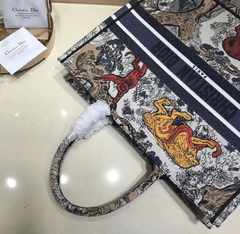 Bolsa Dior Book Tote Toile de Jouy Italiana - Romaly Grifes Bolsas