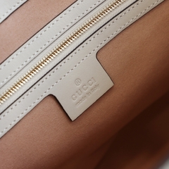 Bolsa Gucci Padlock Shoulder Média GG e Off-White Italiana