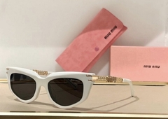 Óculos De Sol Miu Miu Branco com Dourado Italiana
