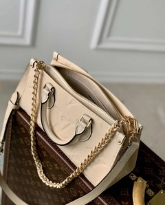 Bolsa Louis Vuitton OnTheGo East West Creme Italiana - loja online