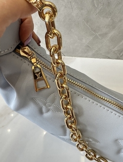 Bolsa Louis Vuitton Meia Lua Azul Bebê Italiana na internet