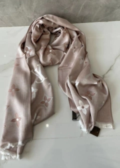 Echarpe Louis Vuitton Monogram Rosa Italiana na internet