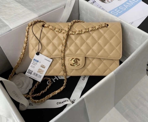 Bolsa Chanel 2.55 Clássica Caviar Bege com Dourado Italiana