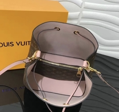 Bolsa Louis Vuitton Neonoé Rosa Bebê Monogram Italiana