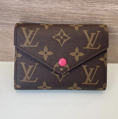 Carteira Louis Vuitton Victorine Monogram Pink Italiana