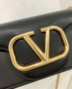 Bolsa VLTN Locò Pequena Preta Italiana na internet