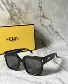 Óculos Fendi All Black Italiana