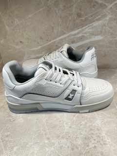 Tênis Louis Vuitton Trainer Branco E Cinza Masculino Italiana - comprar online