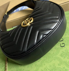 Bolsa Gucci GG Marmont Meia Lua Preta Italiana - loja online