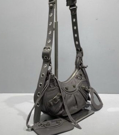 Bolsa Balenciaga Le Cagole XS Cinza Italiana na internet