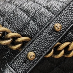 Bolsa Chanel Leboy Média Preta/Dourada Caviar Italiana - Romaly Grifes Bolsas