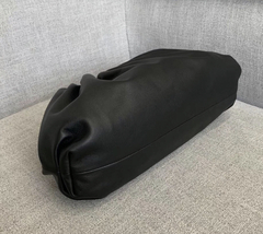Bolsa Bottega Veneta The Pouch Preta Italiana - comprar online