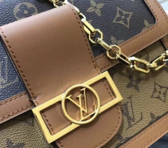 Bolsa Louis Vuitton Dauphine Monogram Italiana na internet