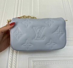 Carteira Louis Vuitton On Strap Bubblegram Azul Italiana na internet